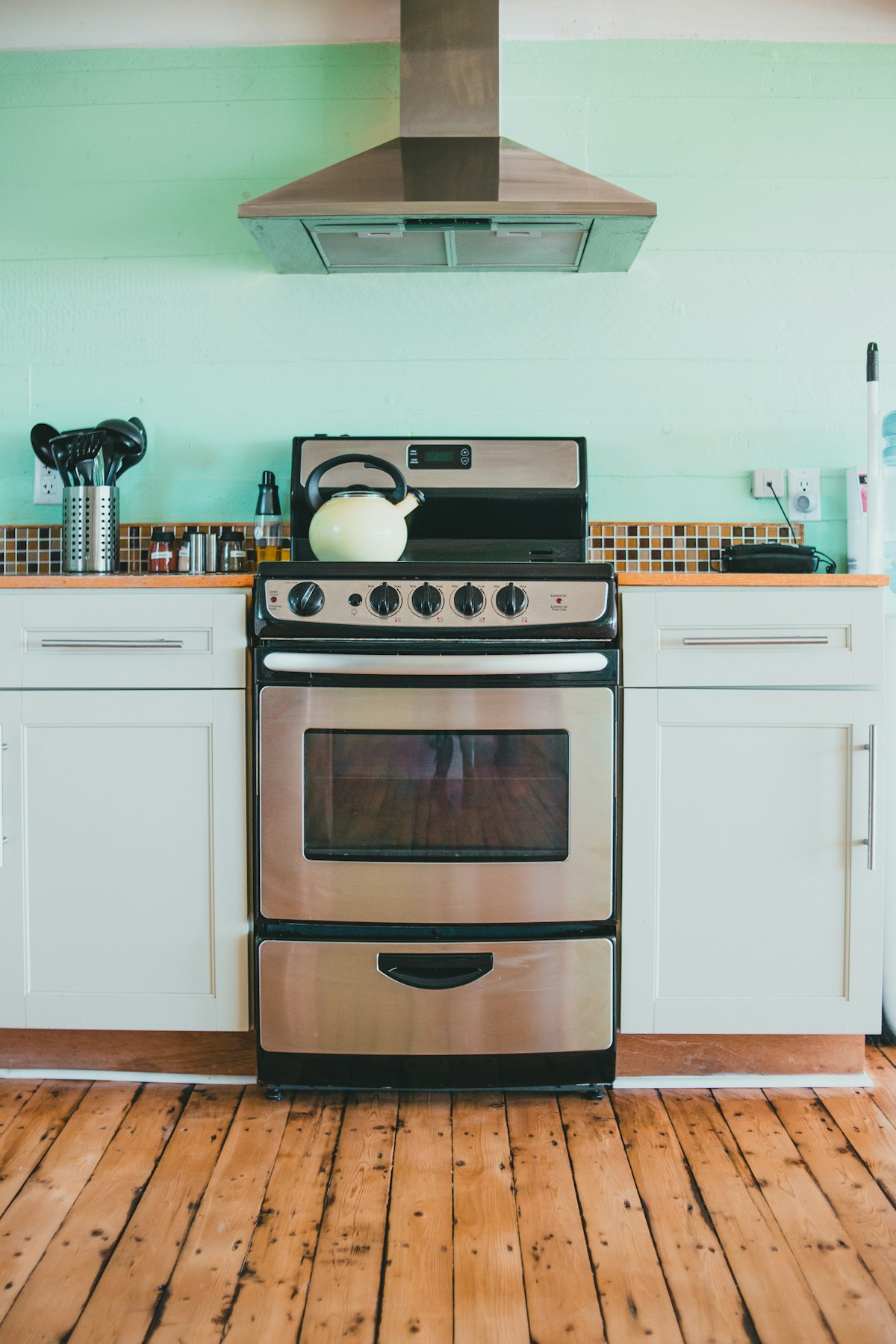 Clean, well-maintained range and oven